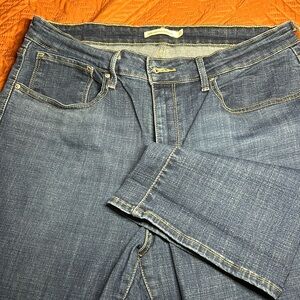 Levi’s 725 high-rise size 33